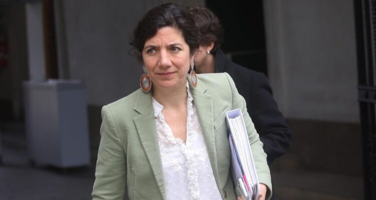 Etcheverry y regularización de migrantes: “Es bastante menos a lo que se hizo en el gobierno anterior”