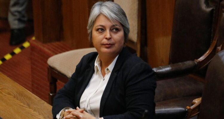 El nuevo dardo de la ministra Jara a las AFP: “Que se enojen nos tiene sin cuidado”