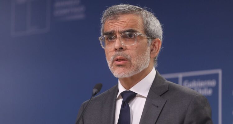 Gobierno hace llamado a hacer un correcto uso de funciones tras polémica de diputada Maite Orsini