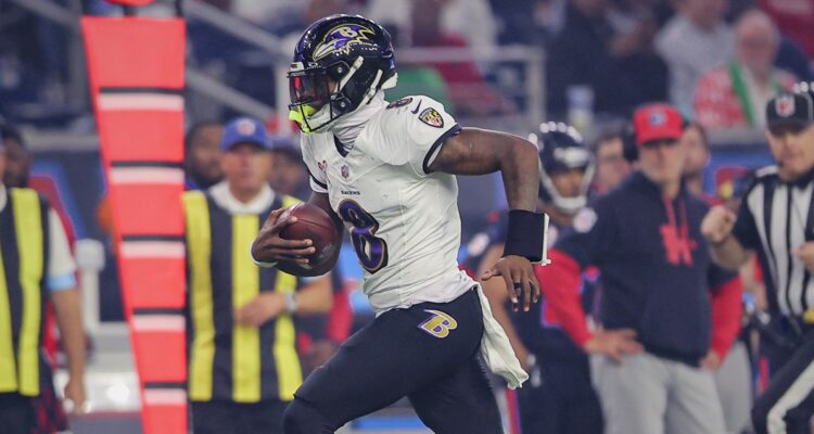 Lamar Jackson cambia la historia en la NFL: récord de yardas en paliza de sus Ravens a Texans