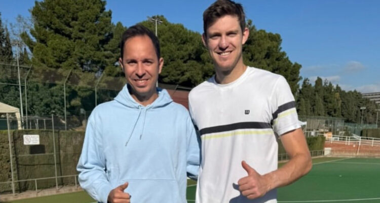Nicolás Jarry junto a su nuevo entrenador José Checa Calvo