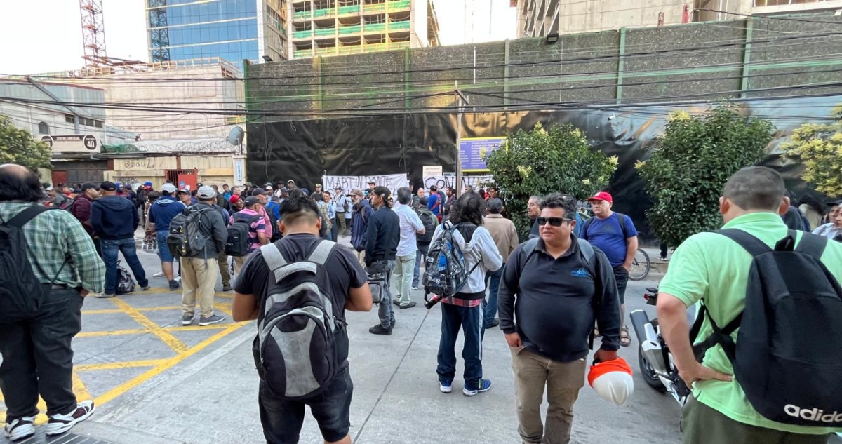 Obreros de polémico proyecto en Ñuñoa protestan por gift cards como aguinaldo: estaban en $0