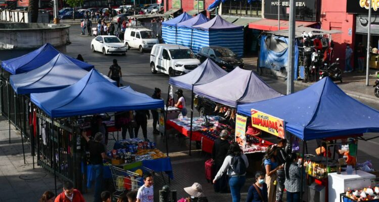 “Los vamos a retirar una y otra vez”: Desbordes tras operativo de toldos azules en barrio Meiggs