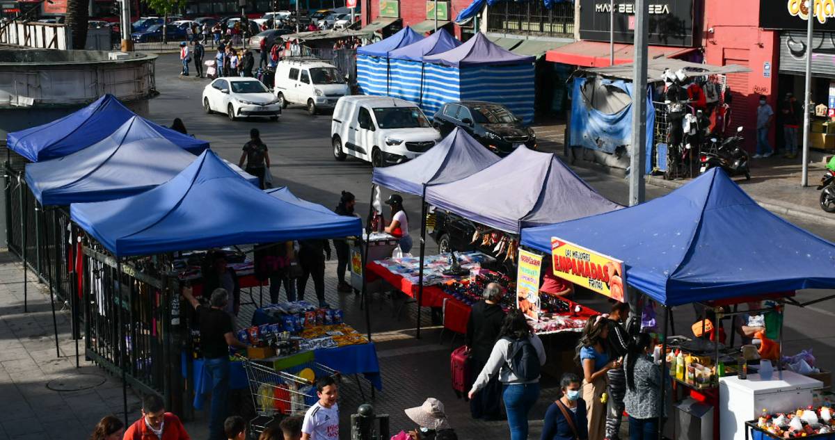 “Los vamos a retirar una y otra vez”: Desbordes tras operativo de toldos azules en barrio Meiggs