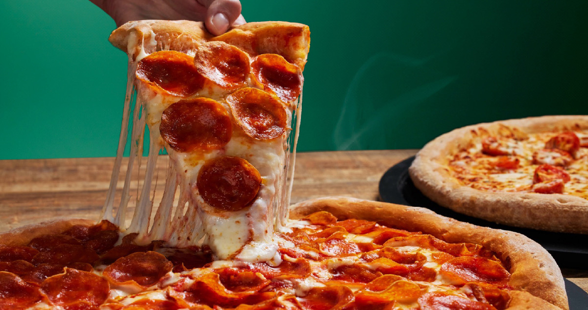 Llegó el “Papascuero”: Papa Johns adelanta la Navidad ofreciendo la segunda pizza familiar a $1.000