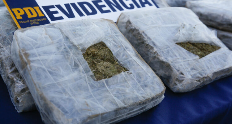 Desarticulan clan familiar en Cerro Rocuant: traficaban drogas y usaban armas para intimidar a vecinos