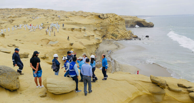 Perú evalúa declarar emergencia ambiental en las costas del norte por derrame de petróleo