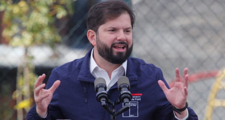 Boric envía mensaje al mundo político: “Lo que aparece en la tele es pura pelea, ¿y para qué sirve?”