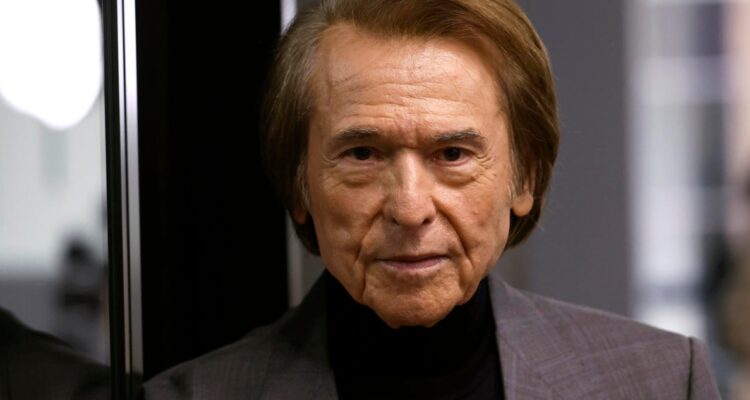 Raphael seguirá hospitalizado por exámenes pendientes: “Se siente fenomenal, deseando salir”