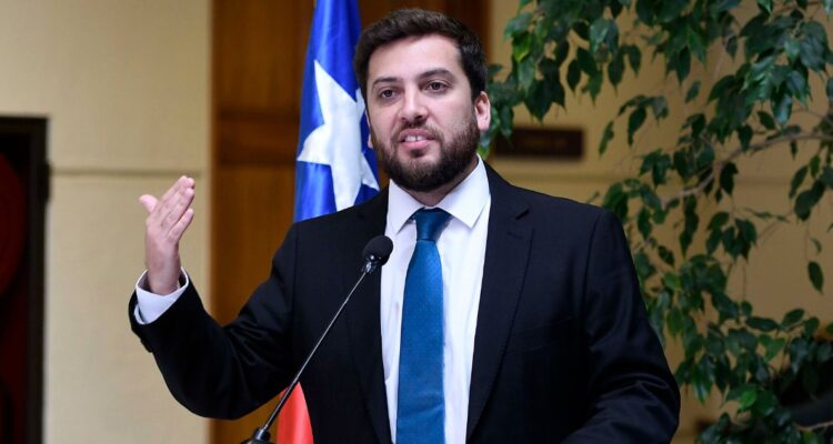 Soto (PPD) advierte que “nadie quiere un cucutazo 2.0” ante posible regularización de migrantes