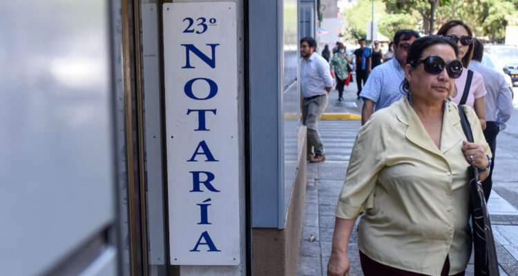 Reforma notarial vive semanas claves en el Congreso: crece apoyo a régimen de inhabilidades