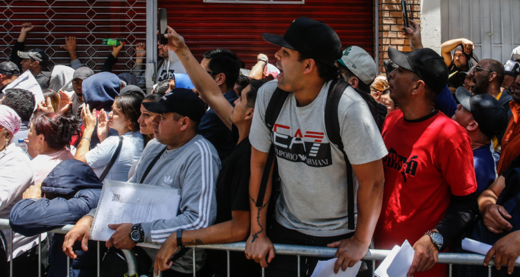 Registro Civil continuará enrolamiento de extranjeros en 24 puntos de la RM tras caótica jornada