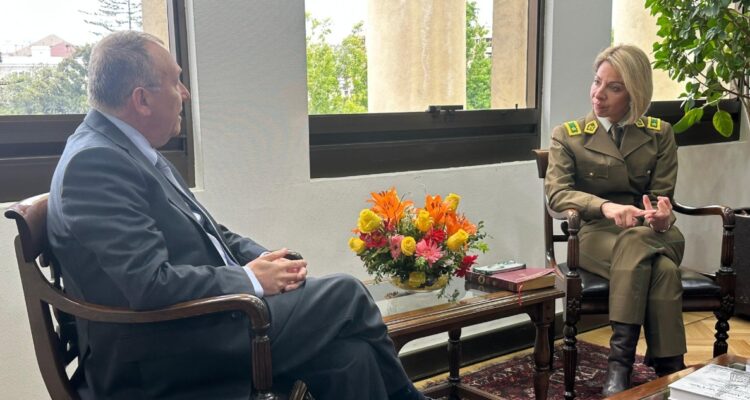 Reunión por comercio ilegal e inseguridad al exterior del Congreso