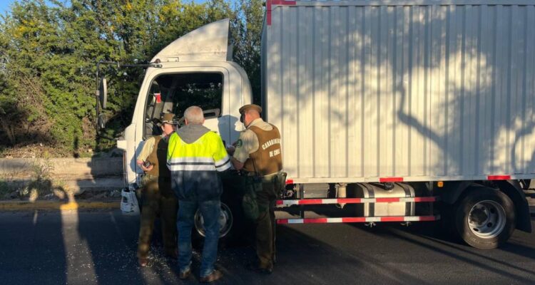 Carabinero frustra a disparos robo de camión en Renca: asaltantes armados intimidaron a chofer