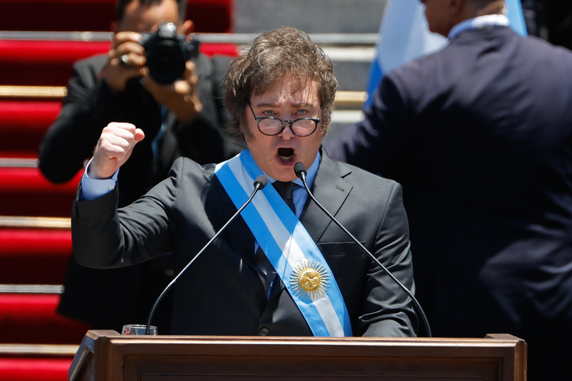 Sigue la motosierra de Milei: despedidos 2.400 empleados del Ministerio de Justicia de Argentina