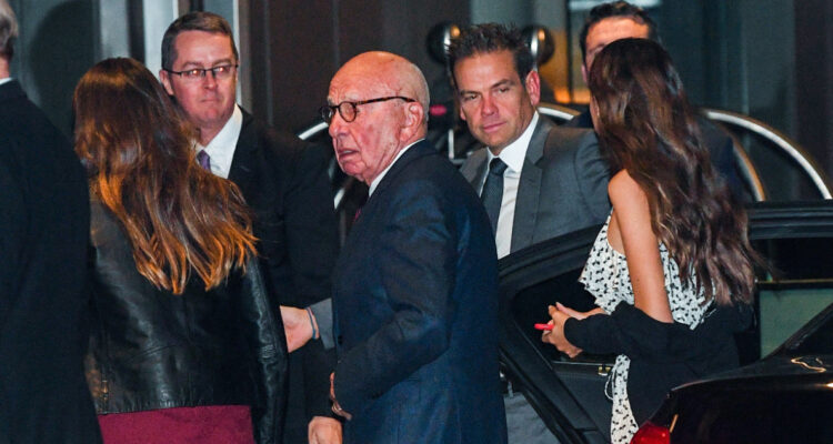 El drama estilo “Succession” del empresario Rupert Murdoch, magnate de 93 años dueño de Fox News