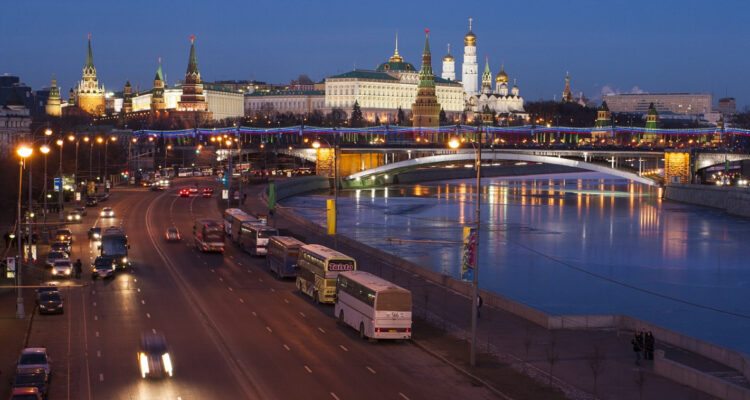 La tasa de interés en Rusia continuará en 21% y podría subir aun más