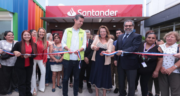Inauguran en Renca el primer espacio de atención “Santander en tu comuna” del país