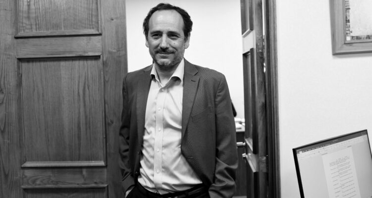 Partido comunista, el diablo vendiendo cruces