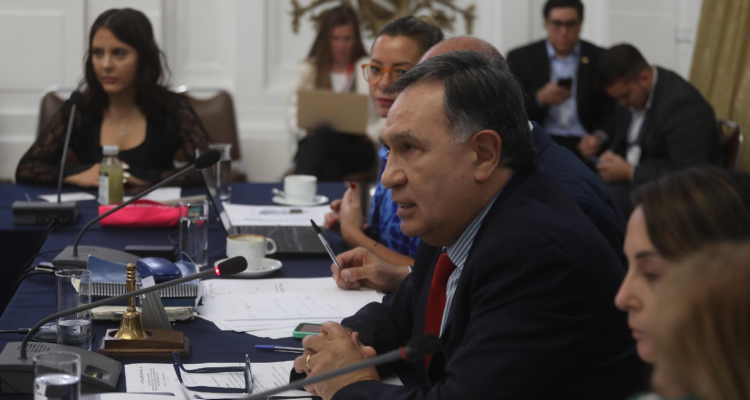 “No es un interrogatorio de la CNI”: sesión de CEI por Caso Monsalve estuvo marcada por tensos cruces