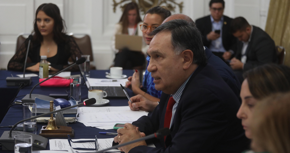 “No es un interrogatorio de la CNI”: sesión de CEI por Caso Monsalve estuvo marcada por tensos cruces