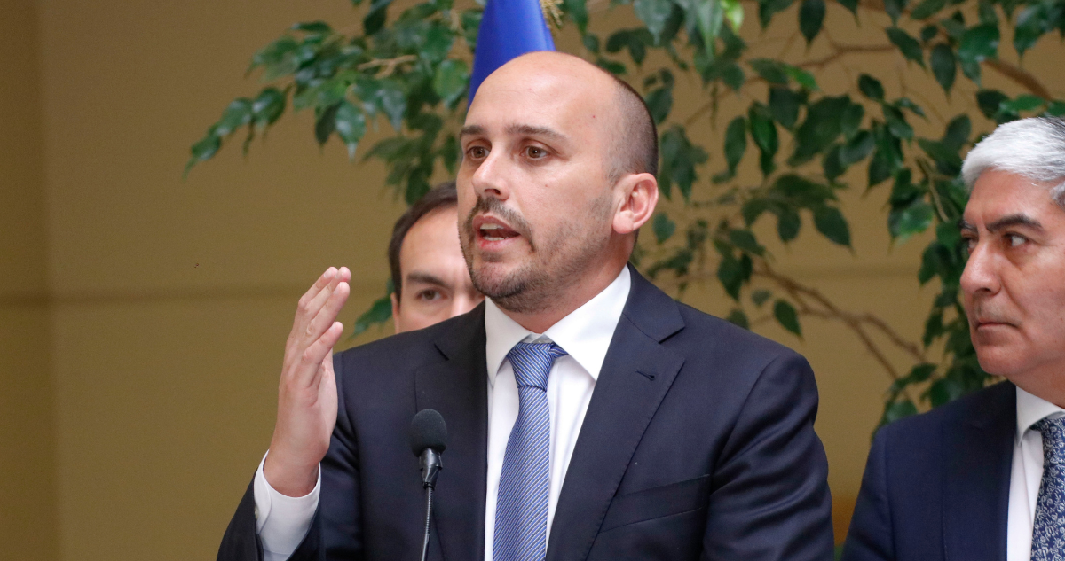 Longton (RN) acusa que empresarios apoyan regularización porque “piensan en tener mano de obra barata”