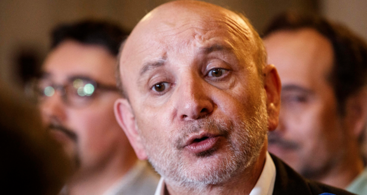 Senador Castro (PS) emplaza a Superintedencia de Salud por Ley Corta: “Nadie se puede lavar las manos”
