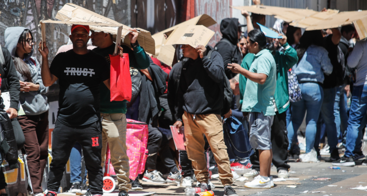 Tras caótica jornada: Registro Civil anuncia suspensión de proceso de enrolamiento de este martes