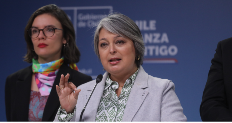 Jeannette Jara sería la reemplazante de Camila Vallejo en su prenatal: asumiría rol de bi-ministra