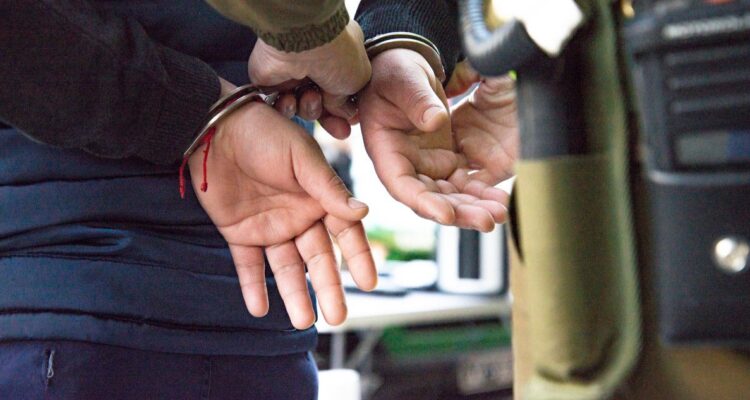 Sorprenden a soldado conscripto robando en supermercado de Punta Arenas