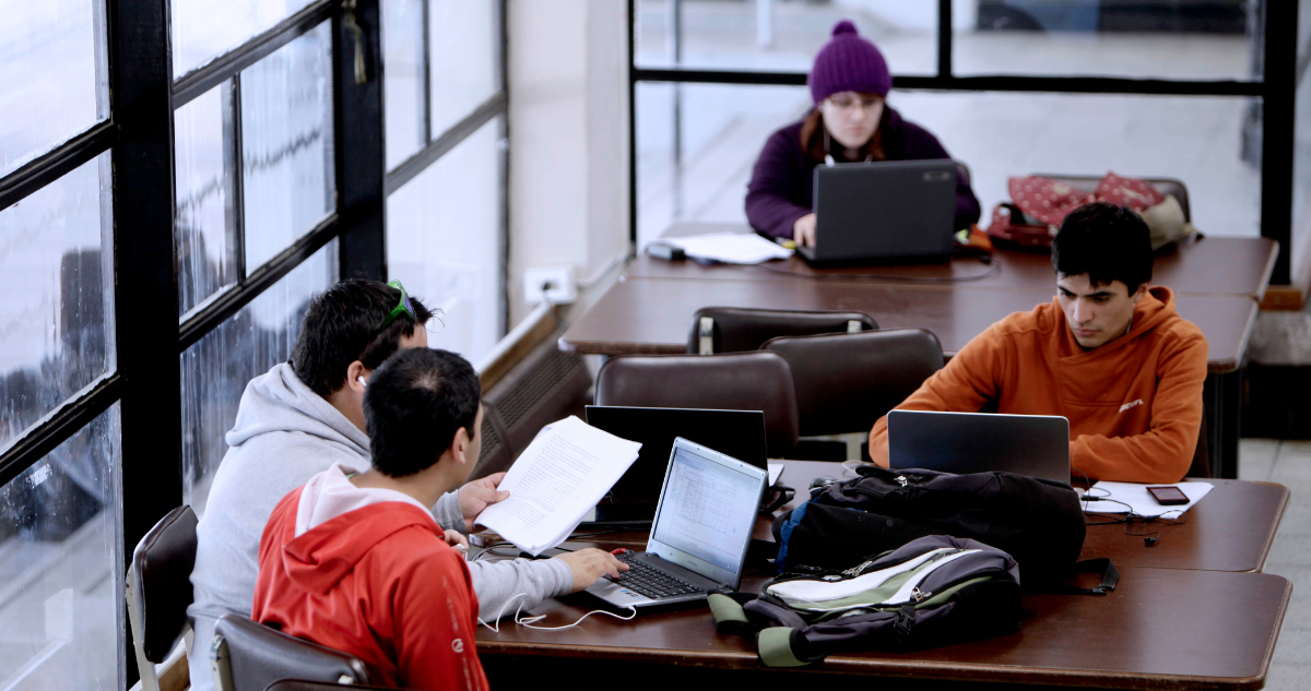 Las carreras universitarias con los mejores sueldos que no son Derecho, Medicina e ingenierías