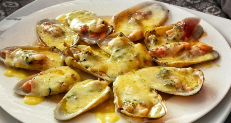 Taste Atlas eligió las Machas a la Parmesana como uno de los 100 mejores platillos del mundo