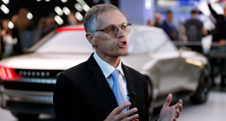 “Con efecto inmediato”: Grupo automotor Stellantis anuncia salida de su máximo ejecutivo