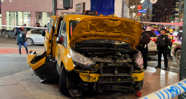 Taxi atropella a peatones en pleno centro de Manhattan: hay al menos seis heridos, incluyendo un niño