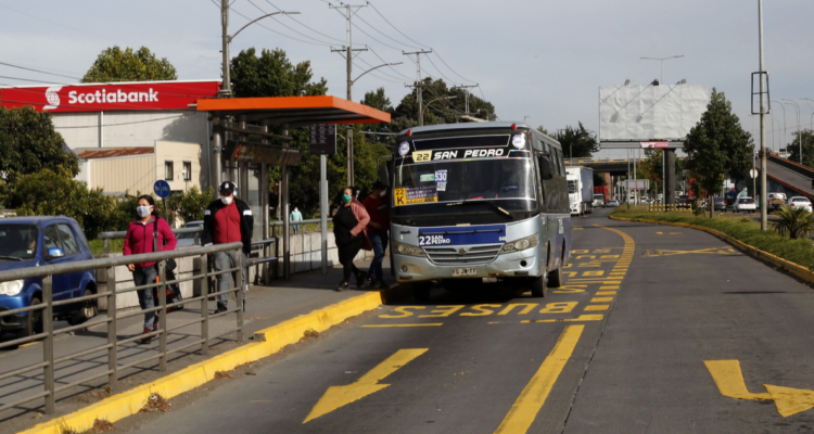 Uno de los taxibuses del Gran Concepción por alza de pasajes
