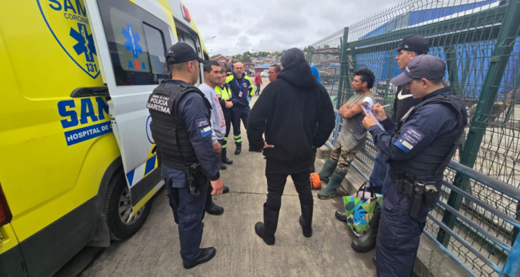 Lancha se hunde en costas de Coronel