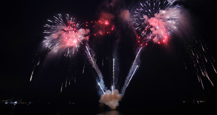 Los Ríos recibirá Año Nuevo con fuegos artificiales en Corral y playa Los Molinos de Valdivia