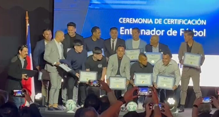 Titulación de futbolistas y exfutbolistas de La Roja como Entrenador de Fútbol INAF