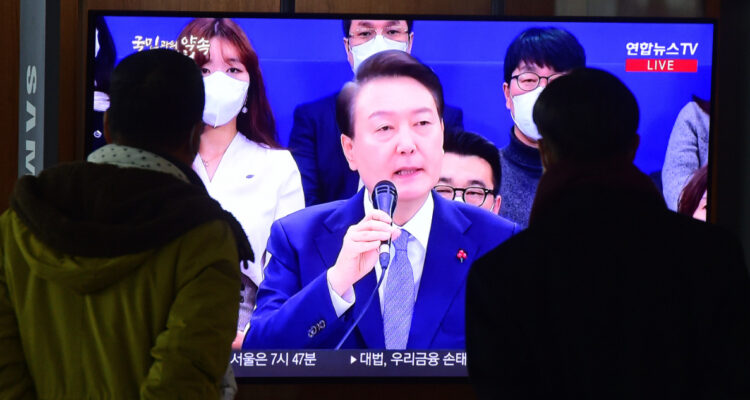 Tribunal de Seúl emite una orden de detención contra el destituido presidente surcoreano Yoon Suk Yeol