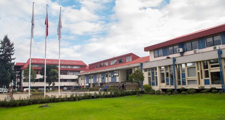 Funcionarios acusan desorganización en la UFRO tras salida de vicerrectores en medio de crisis financiera