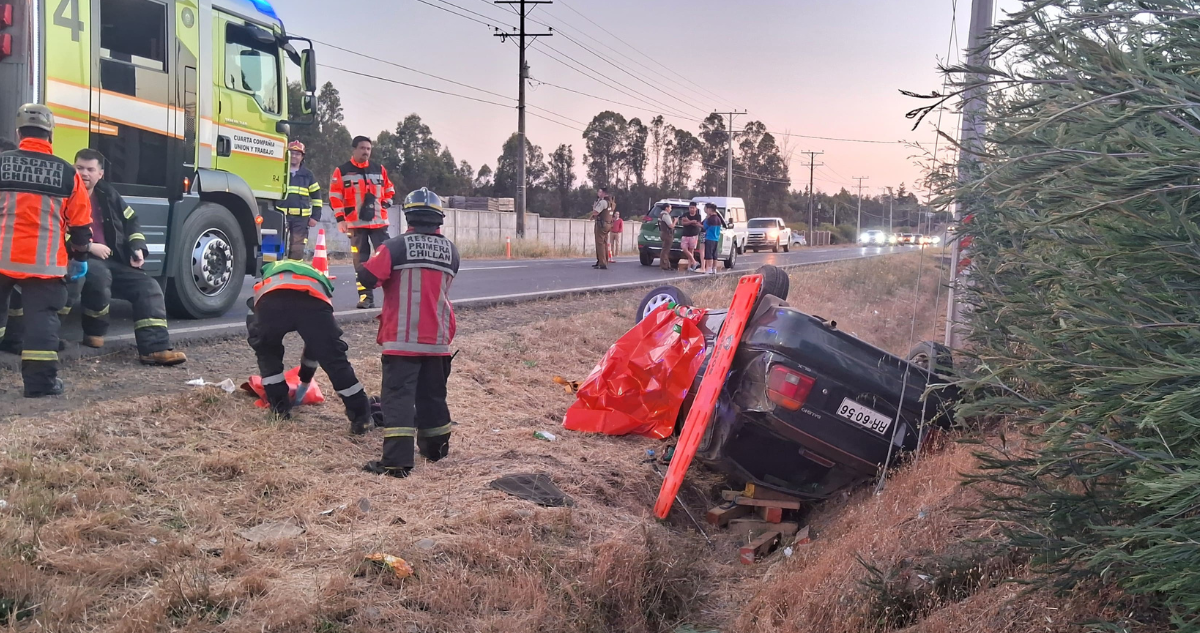 Un fallecido dejó accidente de tránsito en ruta Yungay – Chillán: vehículo terminó volcado