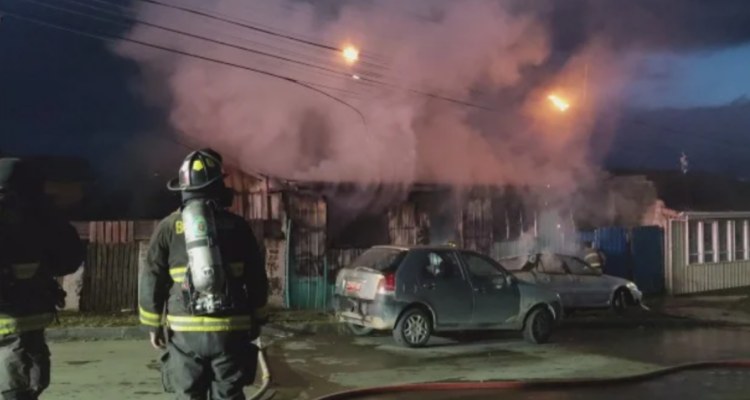 Una persona fallecida y tres heridas deja incendio de vivienda en Punta Arenas