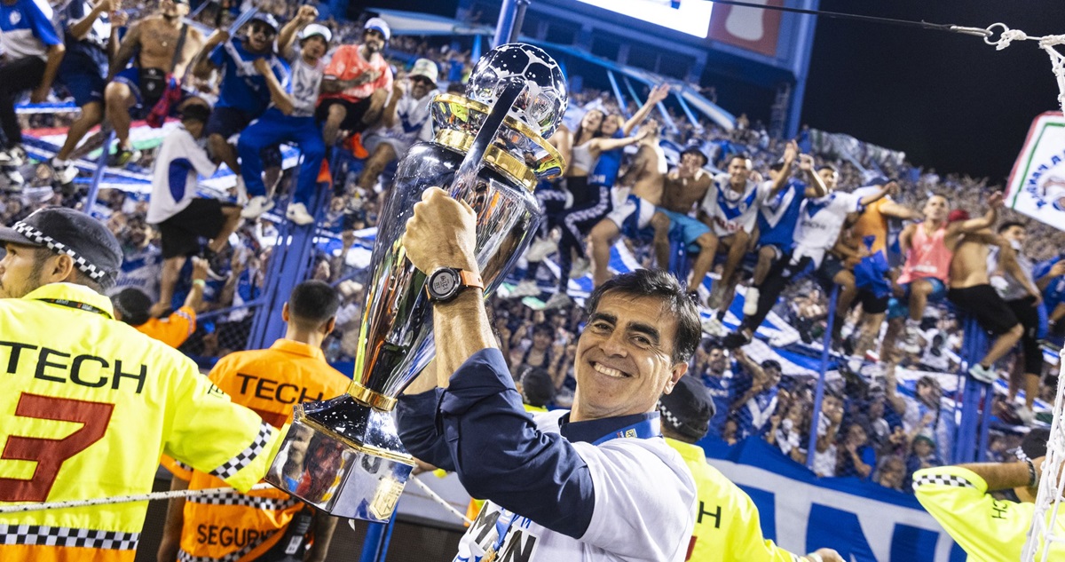 Vélez Sarsfield jugará el Trofeo de Campeones sin su DT Gustavo Quinteros.