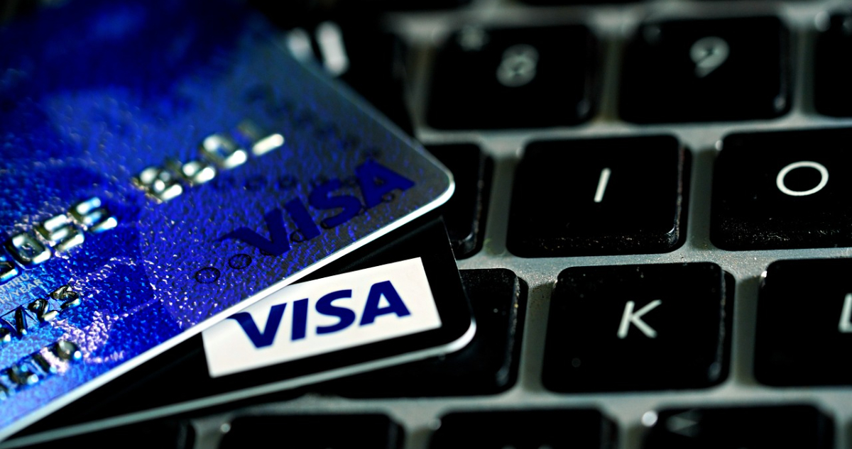 Visa informa que gracias a inversión tecnológica ha detenido miles de fraudes hechos con IA