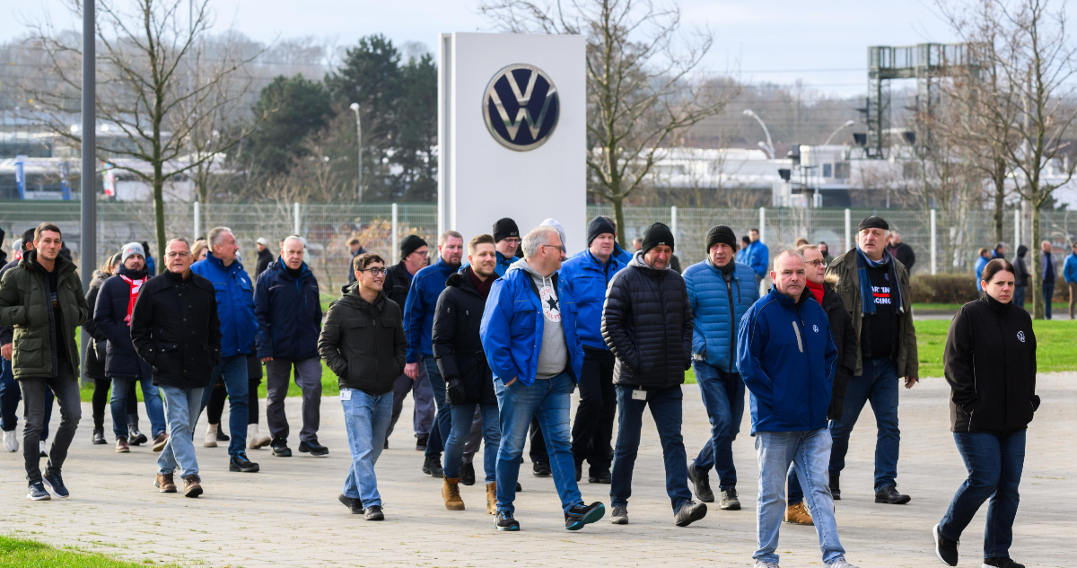 Volkswagen cerrará un año para el olvido: no cerrará fábricas, pero realizará miles de despidos