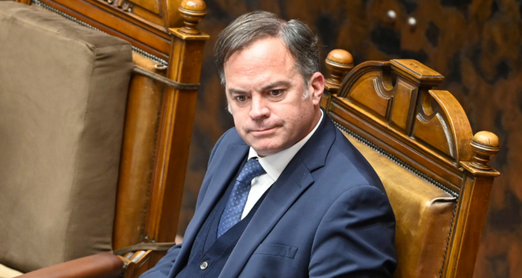 Walker (D): “Se hace innecesario seguir manteniendo el Ministerio Secretaría General de Gobierno”