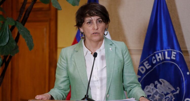 Ministra Aguilera asegura que isapres “tienen todos los incentivos” para abreviar plazos de devolución