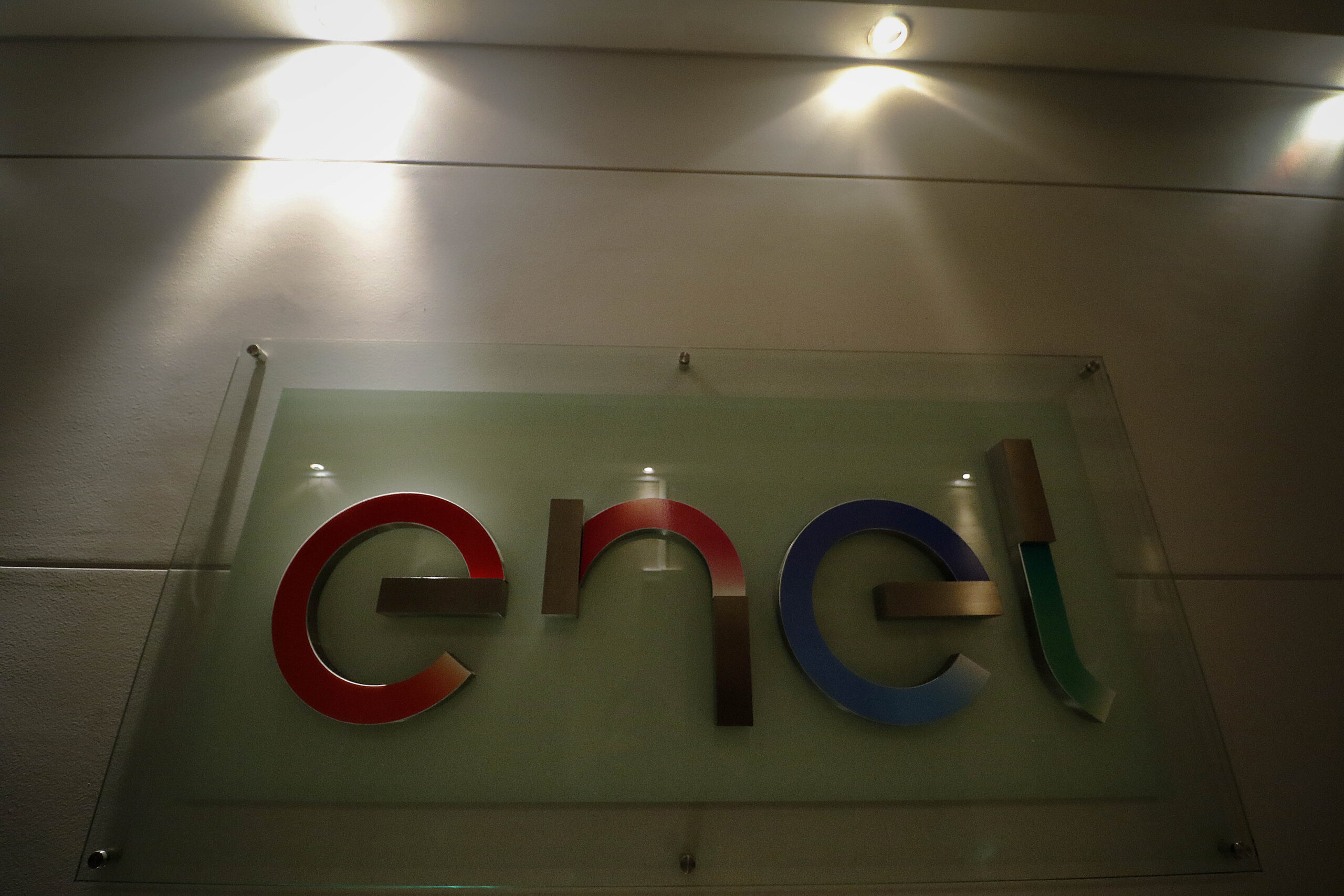 Enel anuncia acciones legales tras millonaria multa de la SEC por cortes de luz en agosto de 2024