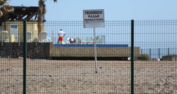 Que no te lo impidan: esto dice la ley sobre el acceso a playas, ríos o lagos en terrenos privados