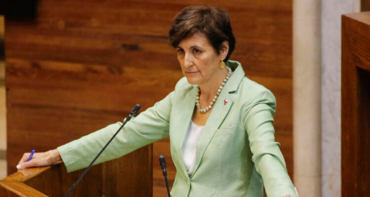 Aguilera defendió gestión tras dura interpelación: la emplazaron a pedir perdón por listas de espera